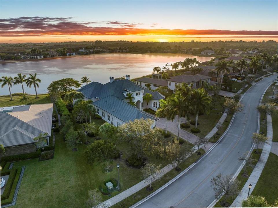 3111 Lake Ridge Ln, Windmill Reserve, Weston, Florida 33332