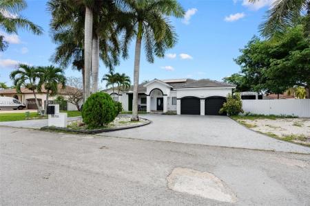 20701 SW 132nd Ct, Miami, Florida 33177, USA