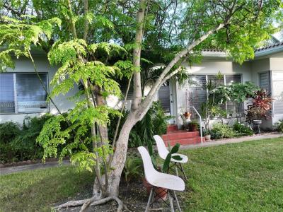 2200 Bay Dr 3, Miami Beach, Florida 33141, USA