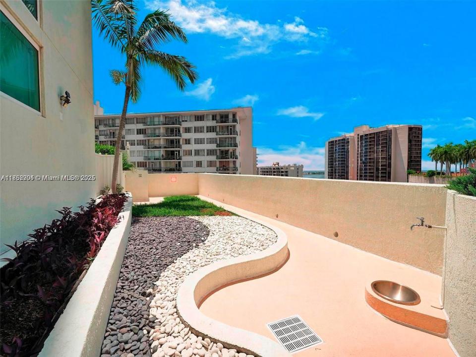218 SE 14th St 1407, Miami, فلوريدا 33131, الولايات المتحدة