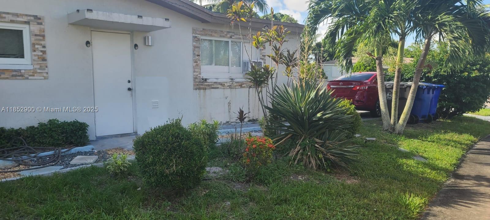 4795 NW 42nd St B, Lauderdale Lakes, Florida 33319, USA