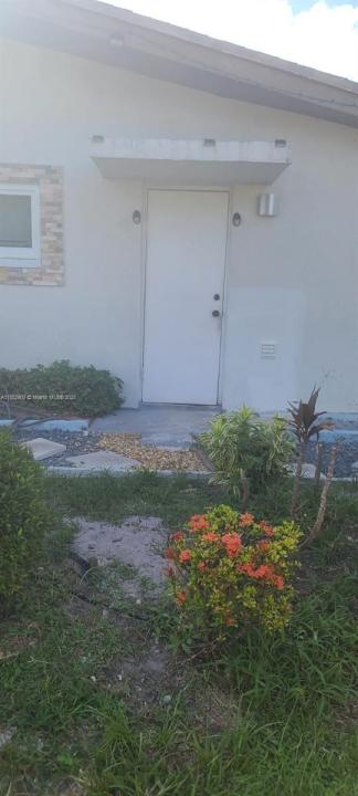 4795 NW 42nd St B, Lauderdale Lakes, Florida 33319, USA