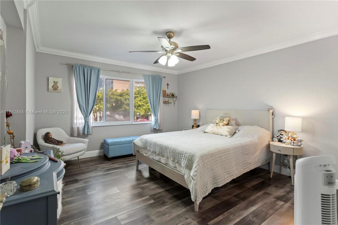 120 Golden Isles Dr 23B, Hallandale Beach, Flórida 33009, Estados Unidos