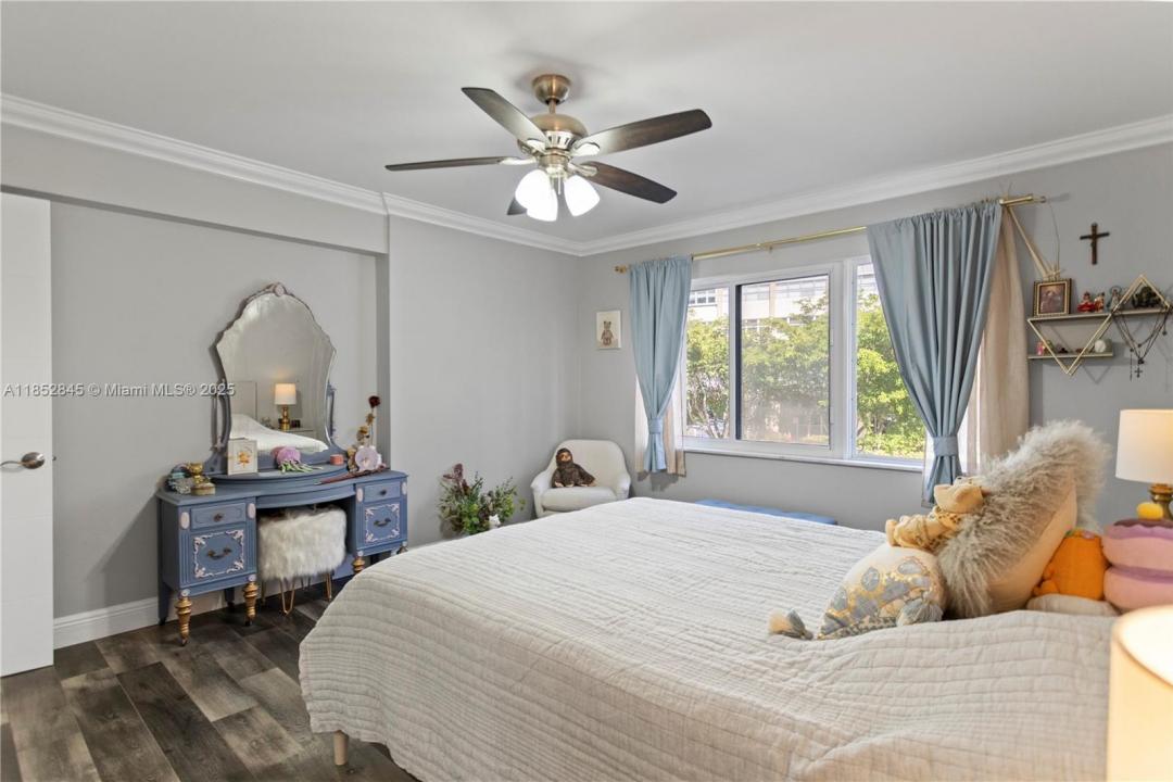 120 Golden Isles Dr 23B, Hallandale Beach, Flórida 33009, Estados Unidos