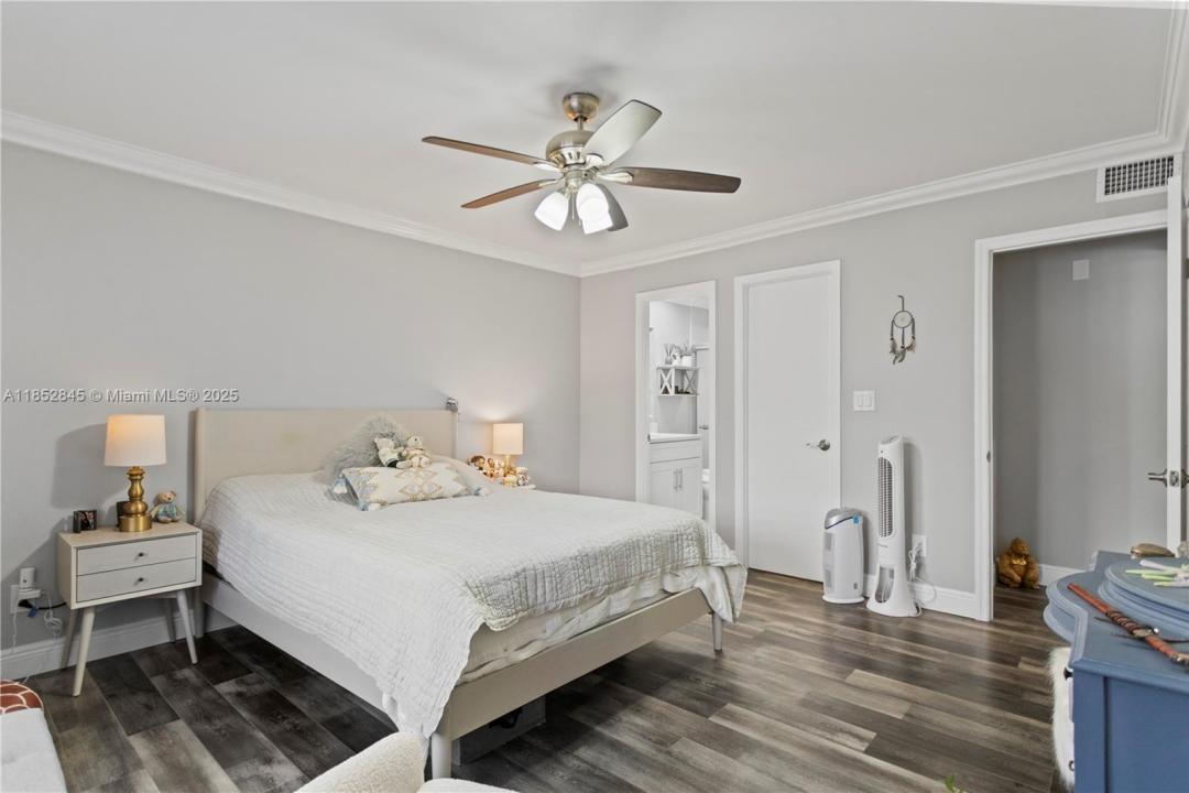 120 Golden Isles Dr 23B, Hallandale Beach, Flórida 33009, Estados Unidos