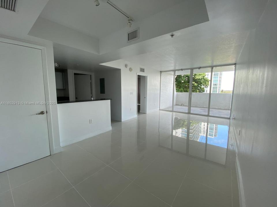 1861 NW S River Dr 702, Miami, Flórida 33125, Estados Unidos