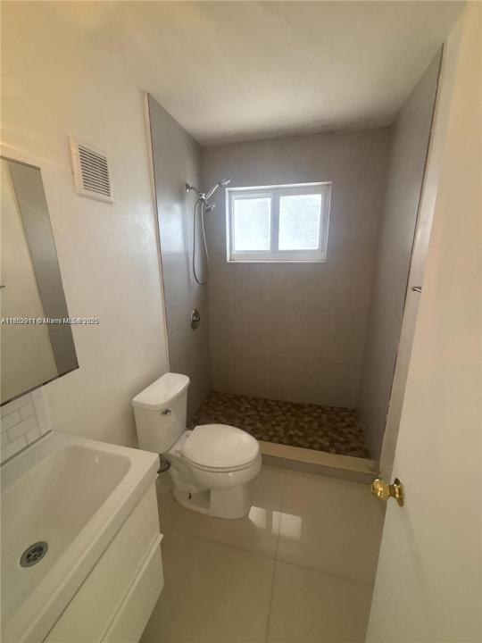 1621 NW 16th 4, Miami, Florida 33125