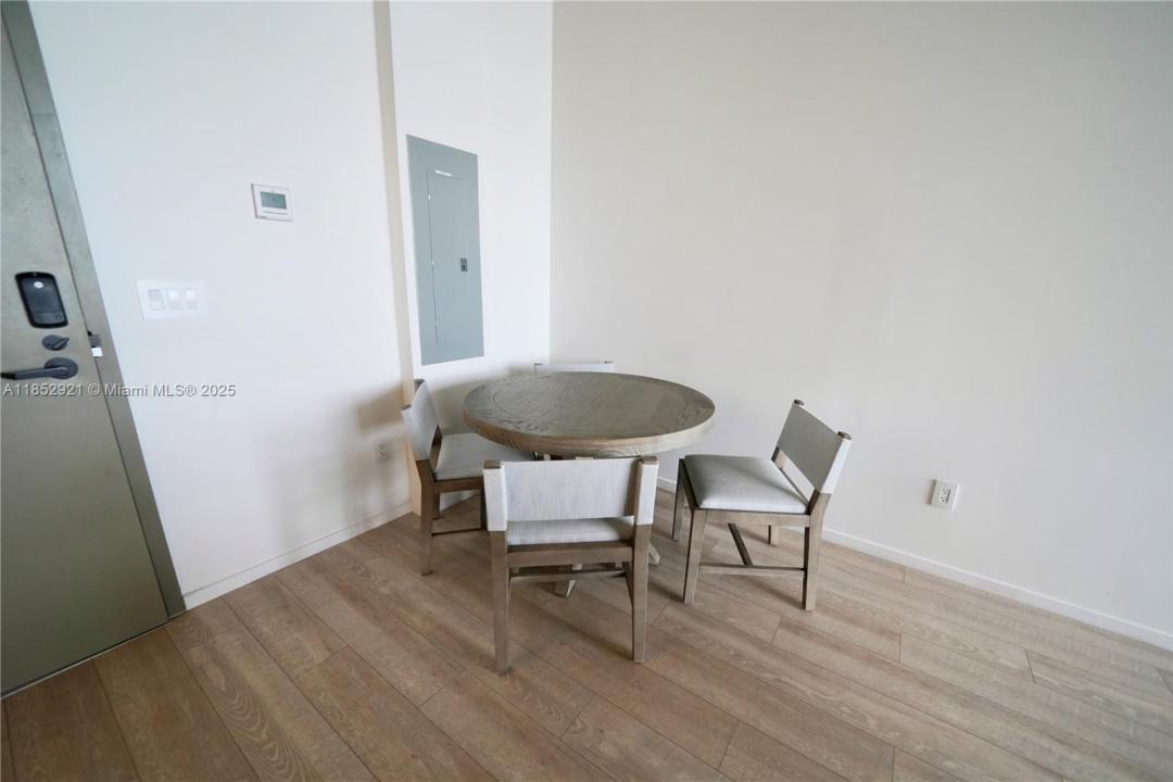 7920 NE 2nd Ave 402, Miami, 佛羅里達州 33138, 美國