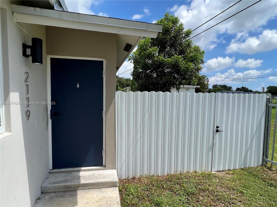 2119 NW 43rd St 2219, Miami, 佛罗里达州 33142, 美国
