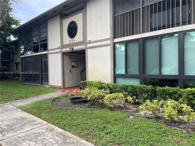 771 NE 199th St 105, Miami, Florida 33179, USA