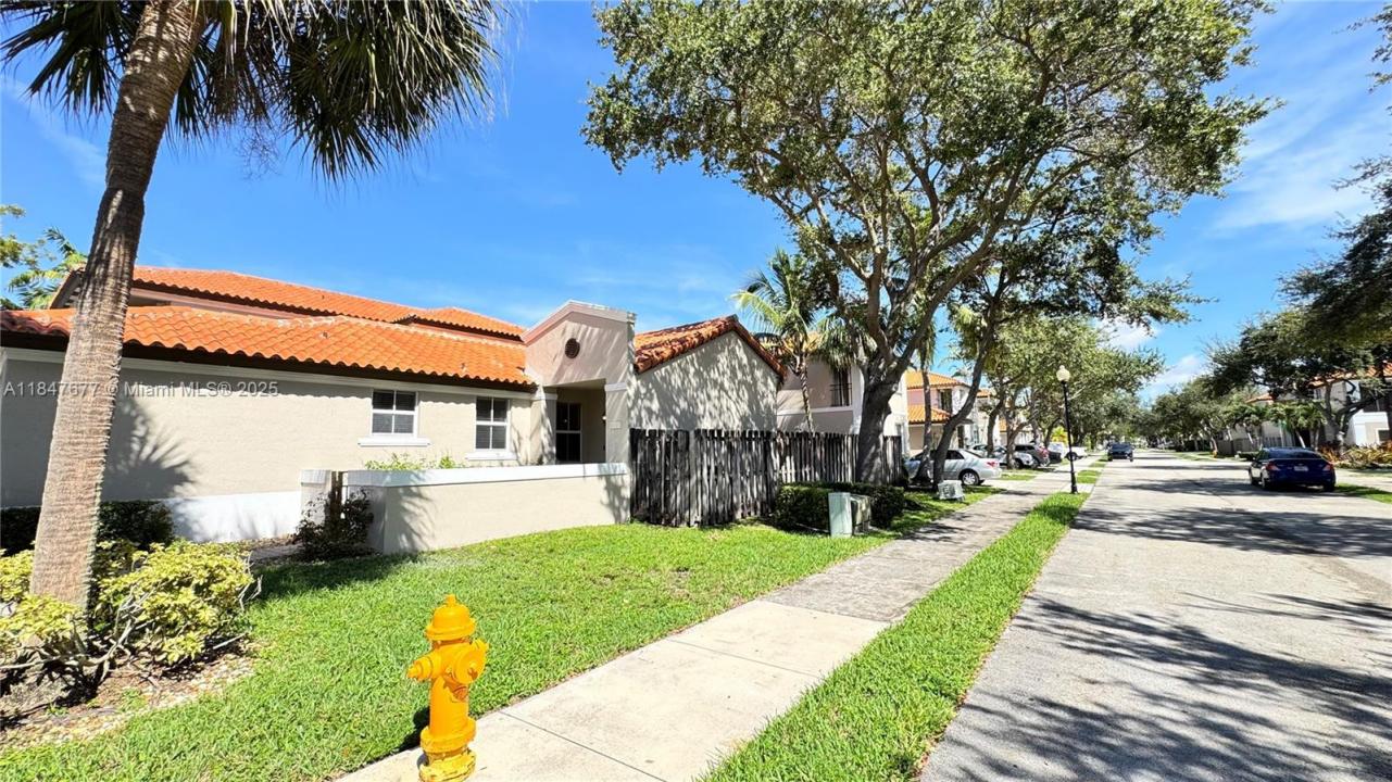 8337 NW 142nd St 8337, Miami Lakes, 佛罗里达州 33016, 美国