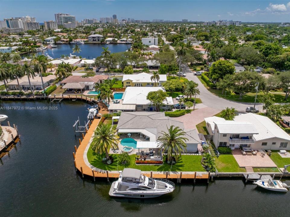 2681 NE 9th Ct, Pompano Beach, פלורידה 33062, ארצות הברית של אמריקה