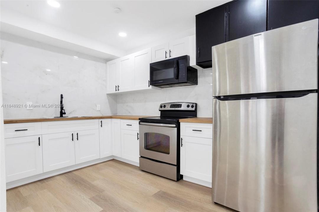 1528 NE 145th St A, Miami, Florida 33161, Estados Unidos