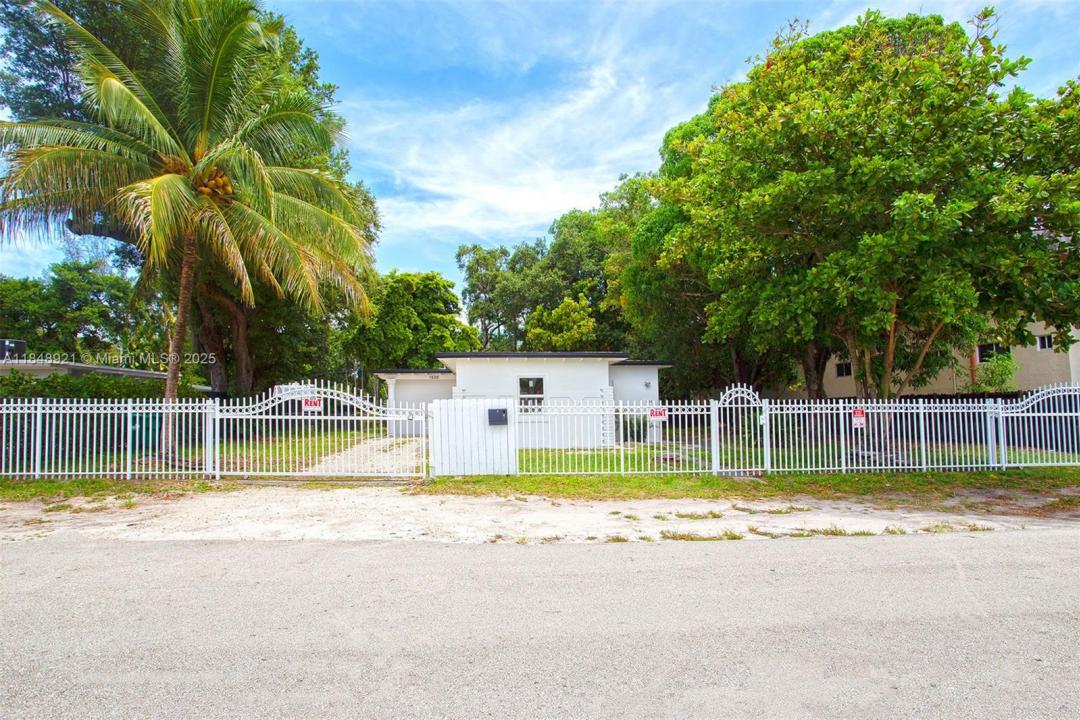 1528 NE 145th St A, Miami, Florida 33161, Estados Unidos