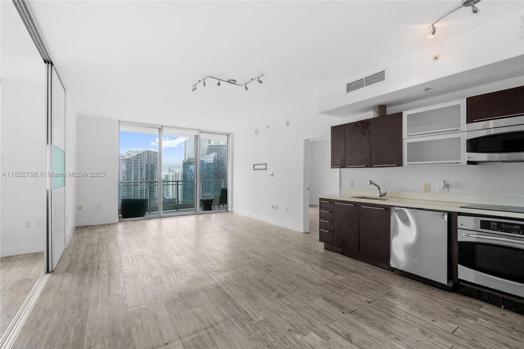 90 SW 3rd St 4203, Miami, Флорида 33130, Соединенные Штаты