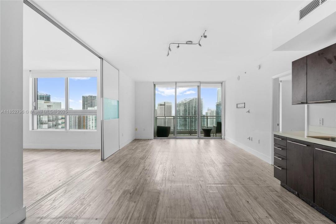 90 SW 3rd St 4203, Miami, Флорида 33130, Соединенные Штаты