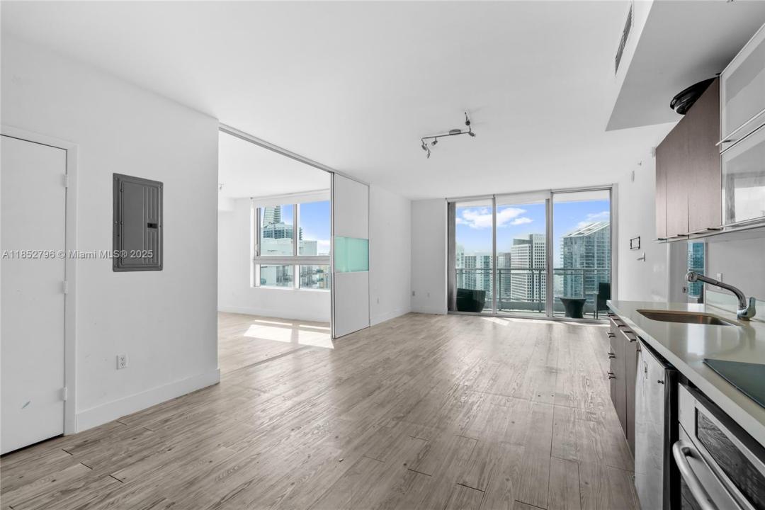 90 SW 3rd St 4203, Miami, Флорида 33130, Соединенные Штаты