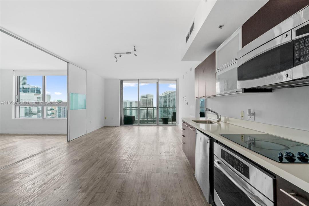 90 SW 3rd St 4203, Miami, Флорида 33130, Соединенные Штаты