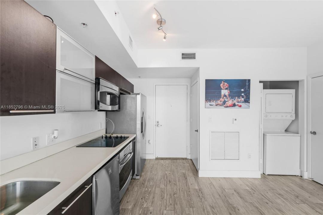 90 SW 3rd St 4203, Miami, Флорида 33130, Соединенные Штаты