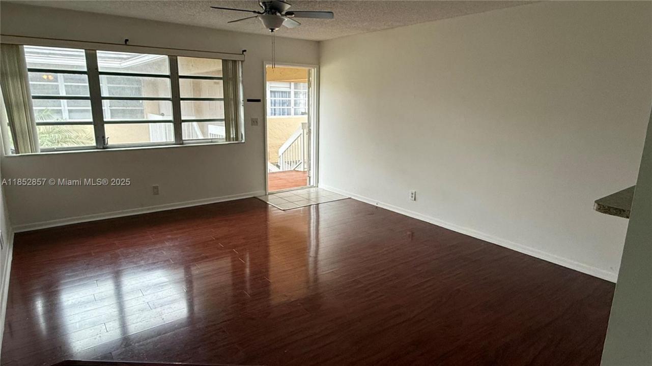 1032 Twin Lakes Dr 21-G, Coral Springs, Florida 33071