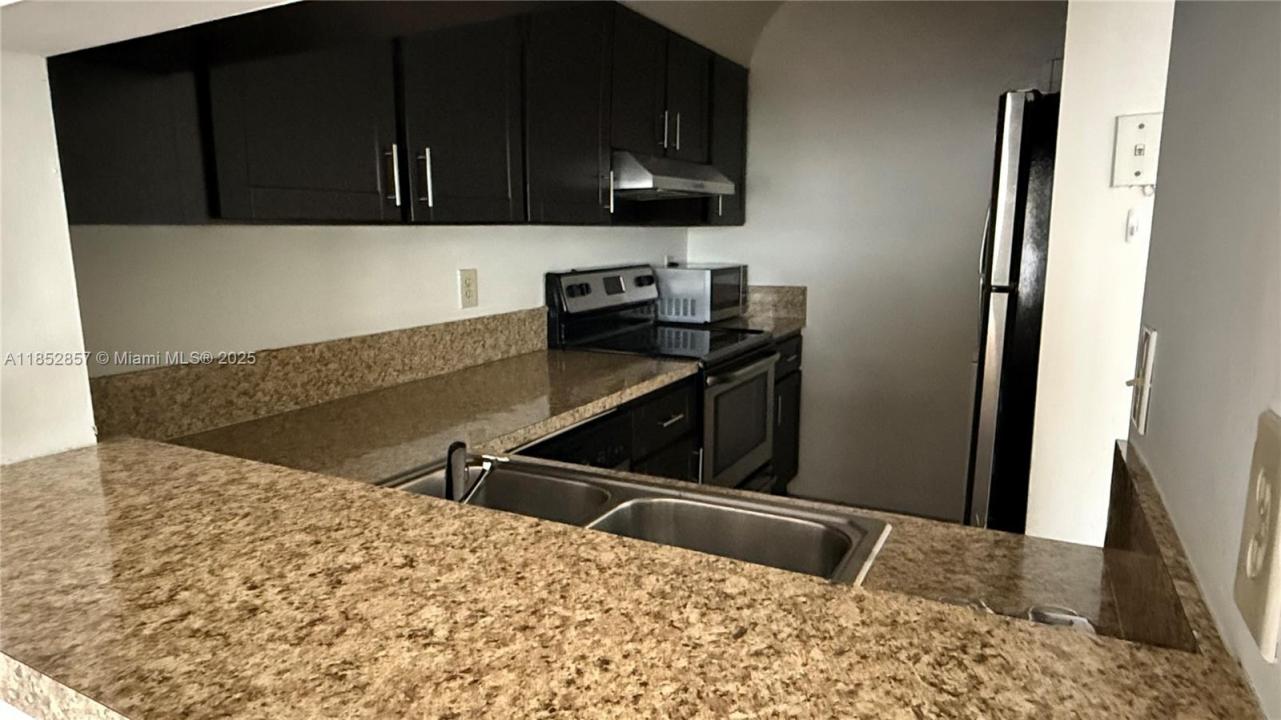1032 Twin Lakes Dr 21-G, Coral Springs, Florida 33071