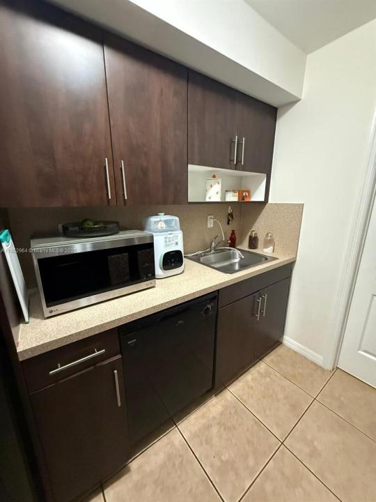 13 S Royal Poinciana Blvd 7, Miami Springs, Floride 33166, États-Unis