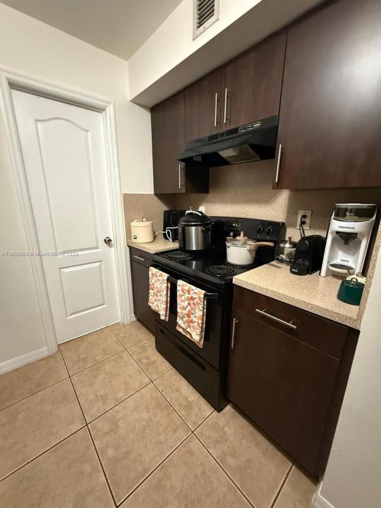 13 S Royal Poinciana Blvd 7, Miami Springs, Floride 33166, États-Unis
