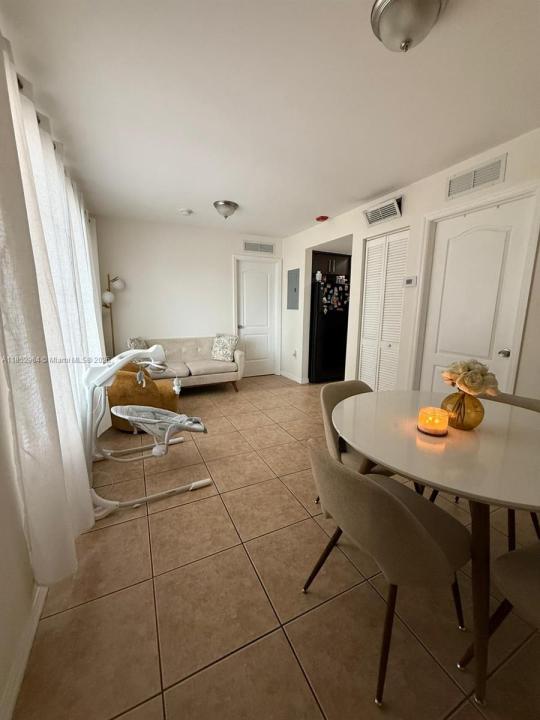 13 S Royal Poinciana Blvd 7, Miami Springs, Floride 33166, États-Unis