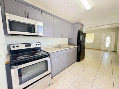 2443 NW 7th St, Pompano Beach, Florida 33069, USA