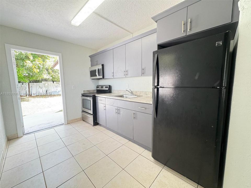 2443 NW 7th St, Pompano Beach, フロリダ 33069, アメリカ合衆国