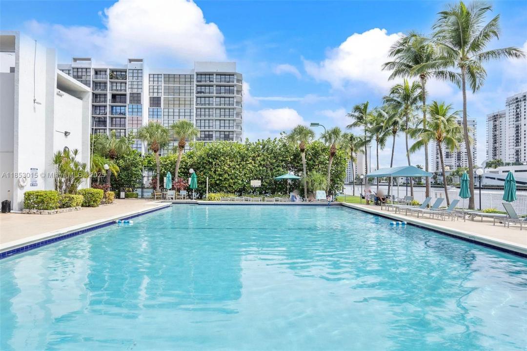 800 Parkview Dr 1030, Hallandale Beach, Florida 33009, USA