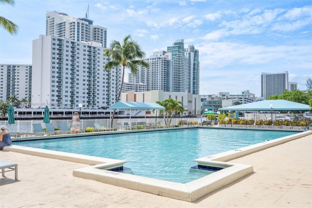 800 Parkview Dr 1030, Hallandale Beach, Florida 33009, USA