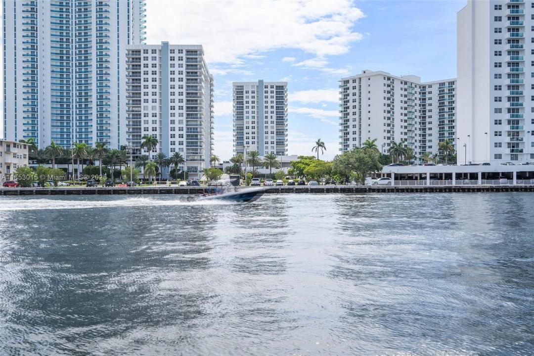 800 Parkview Dr 1030, Hallandale Beach, Florida 33009, USA