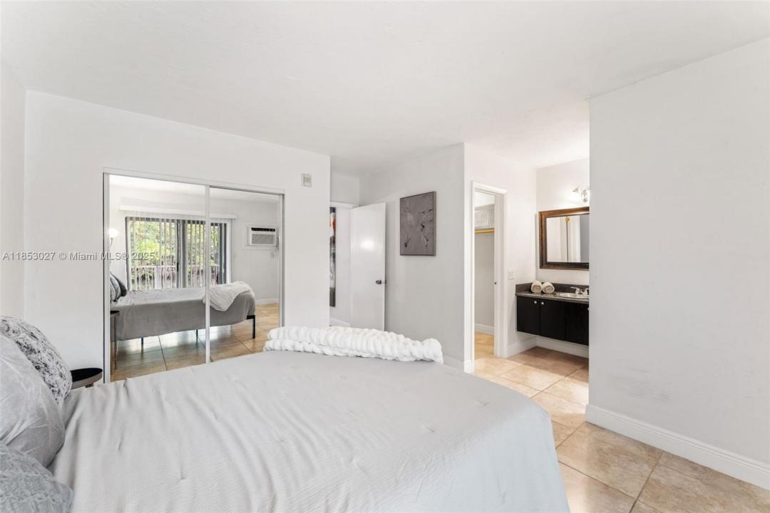 1777 Venice Ln 136, North Miami, Florida 33181, HOA KỲ