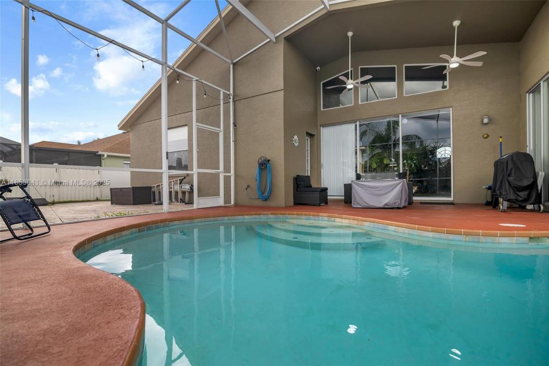 10327 Meadow Crossing Dr, Tampa, 佛罗里达州 33647, 美国