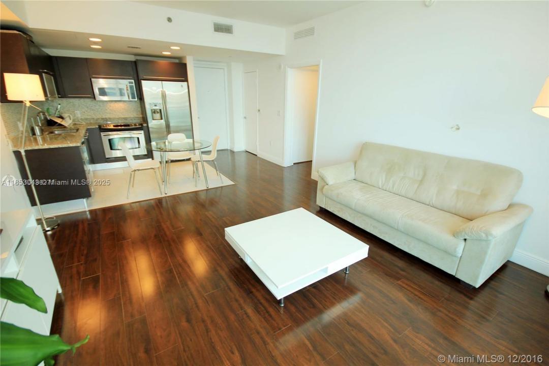 950 Brickell Bay Dr 3308, Miami, Florida 33131, USA