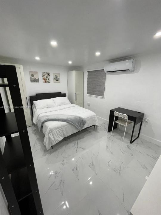 5829 Fillmore St B, Hollywood, Florida 33021, USA
