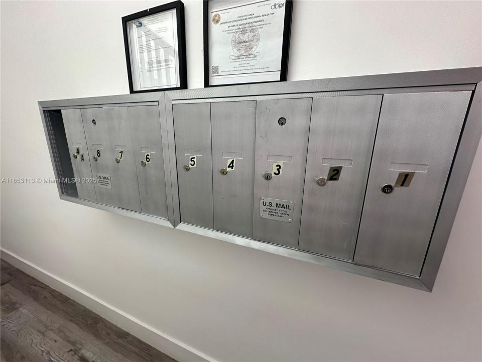 1630 SW 10th St 8, Miami, Floryda 33135, USA