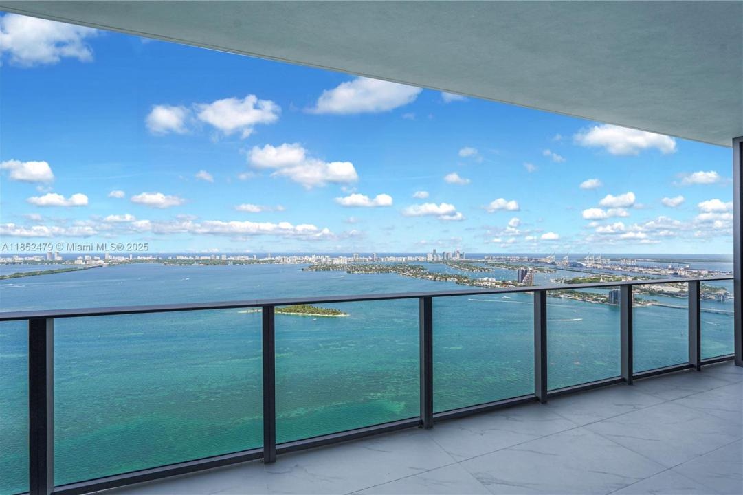 700 NE 24th st 4804, Miami, Floride 33131, États-Unis