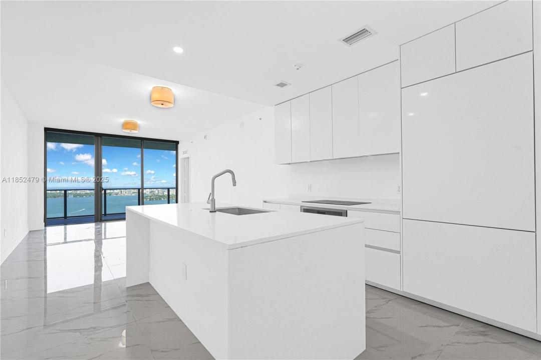 700 NE 24th st 4804, Miami, Floride 33131, États-Unis