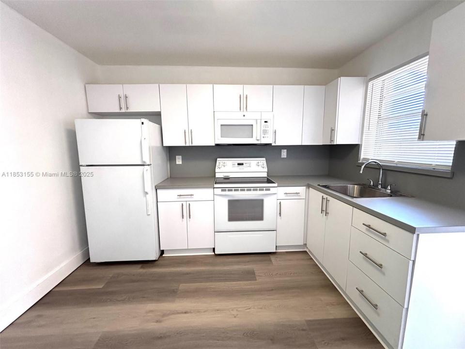 616 SW 4th St 1, Hallandale Beach, 佛罗里达州 33009, 美国