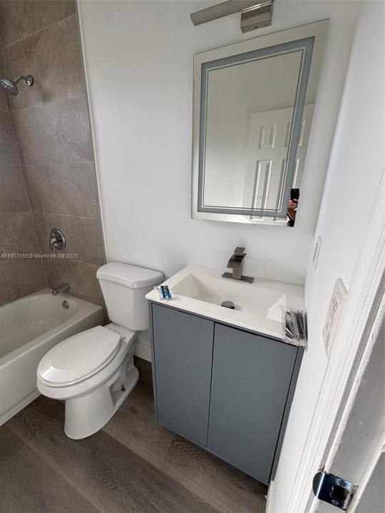 616 SW 4th St 1, Hallandale Beach, 佛罗里达州 33009, 美国