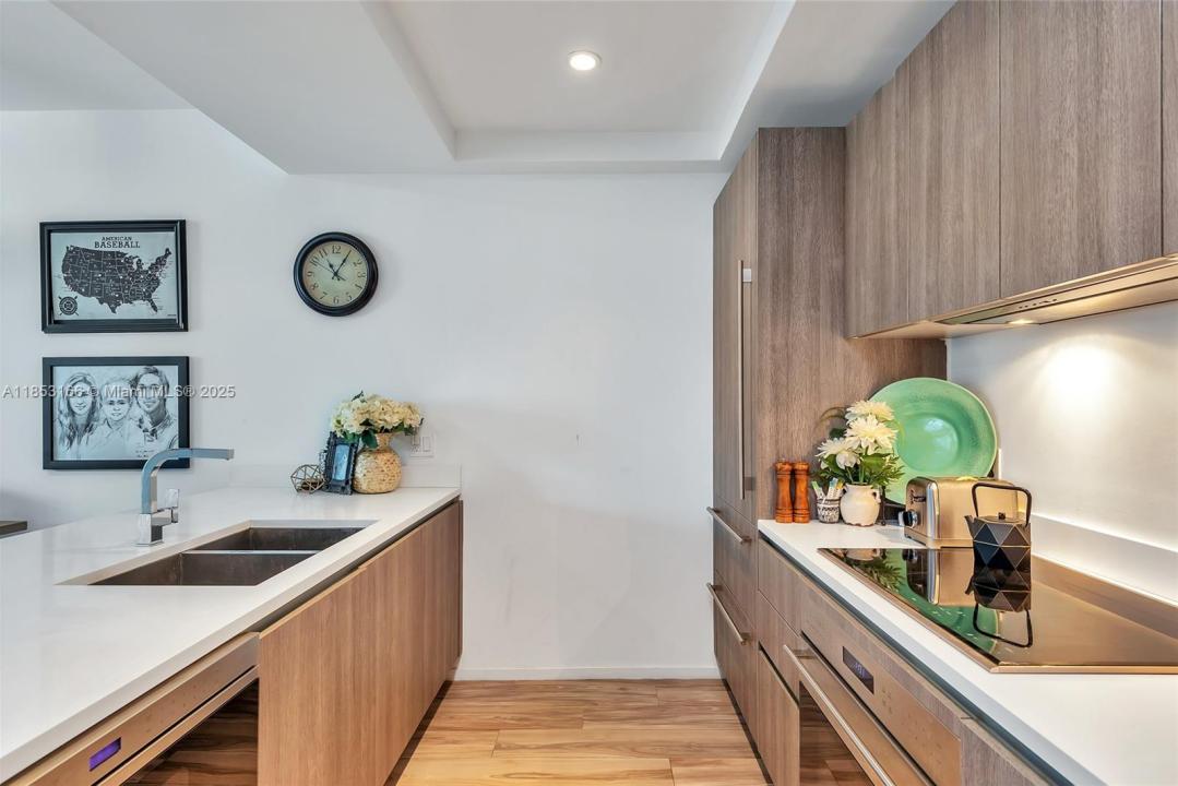 801 S Miami Ave 1708, Miami, Флорида 33130, Соединенные Штаты