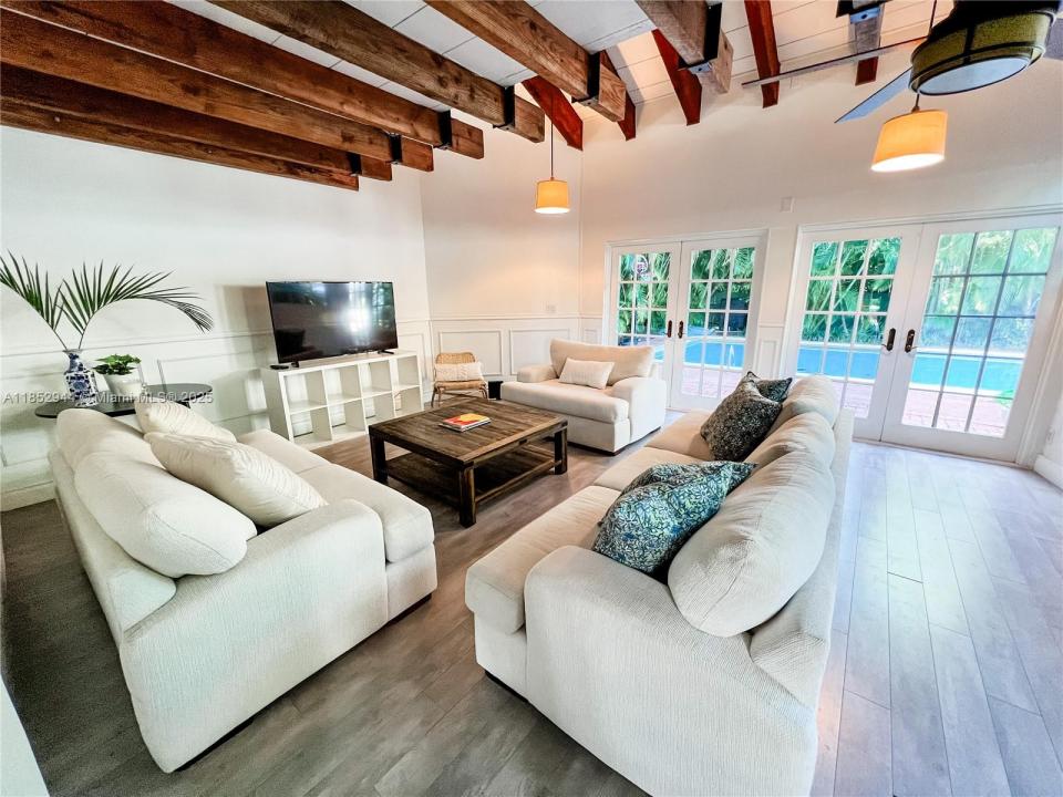 320 W 55th St, Miami Beach, Флорида 33140, Соединенные Штаты