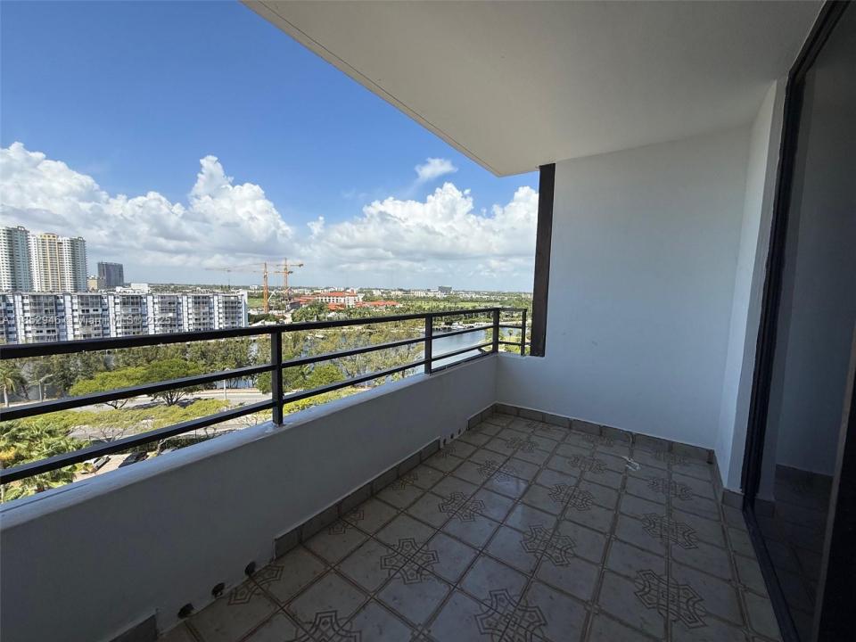 500 Three Islands Blvd 715, Hallandale Beach, Florida 33009