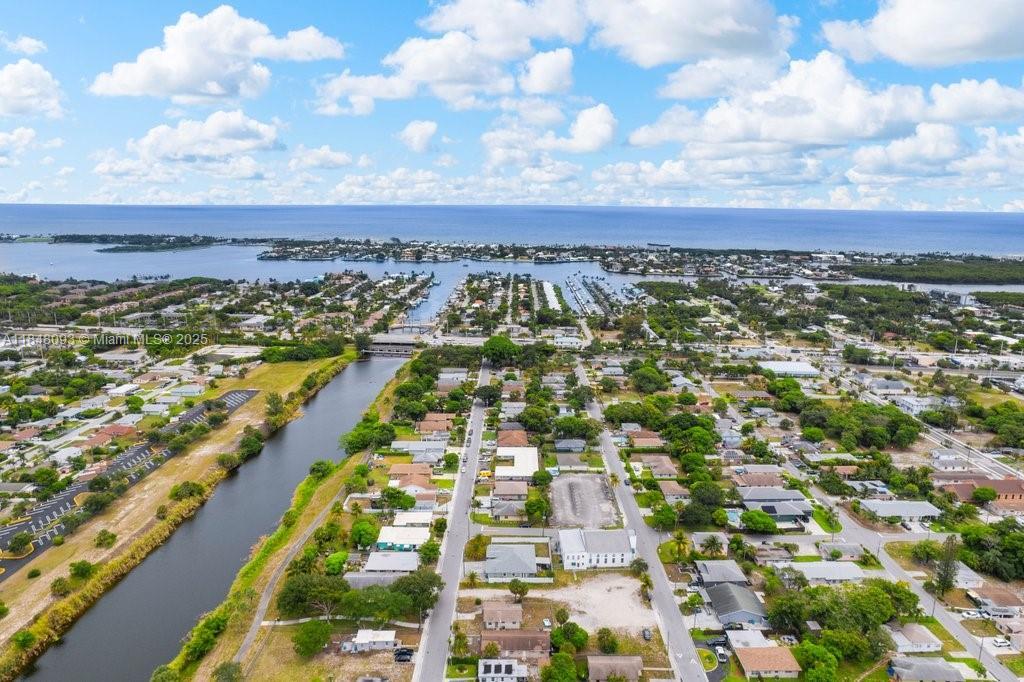 320 NE 13th Ave, Boynton Beach, פלורידה 33435, ארצות הברית של אמריקה 