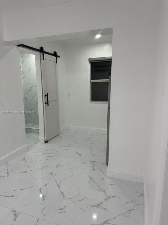 531 E 63rd St B, Hialeah, Флорида 33013, Соединенные Штаты