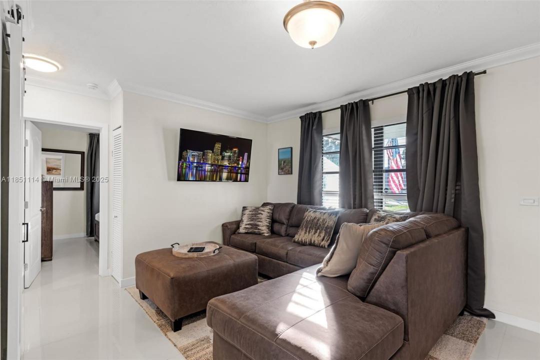 1075 NE 12th Ave 1075, Homestead, פלורידה 33030, ארצות הברית של אמריקה