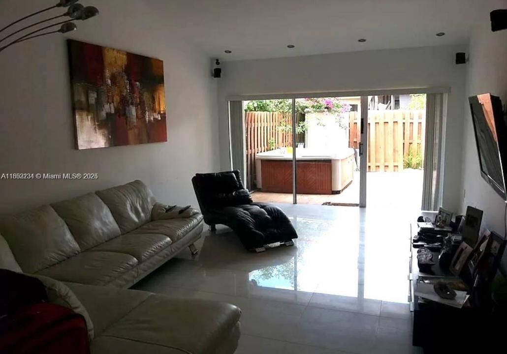 546 NE 199th Ln 4W, Miami, Флорида 33179, Соединенные Штаты