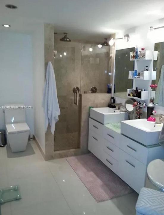 546 NE 199th Ln 4W, Miami, Флорида 33179, Соединенные Штаты